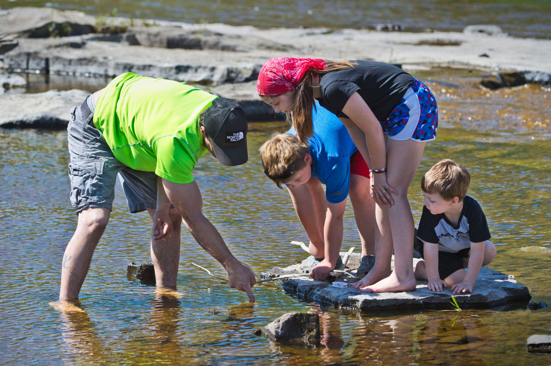 0522_wds_Crayfish Hunting_cl01.jpg